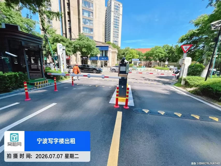 宁波和丰广场对面银亿东岸大厦停车收费