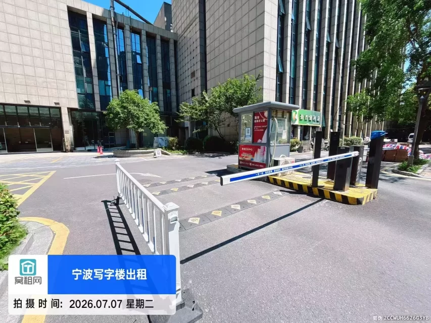 宁波银亿东岸对面盛世国际停车怎么收费？