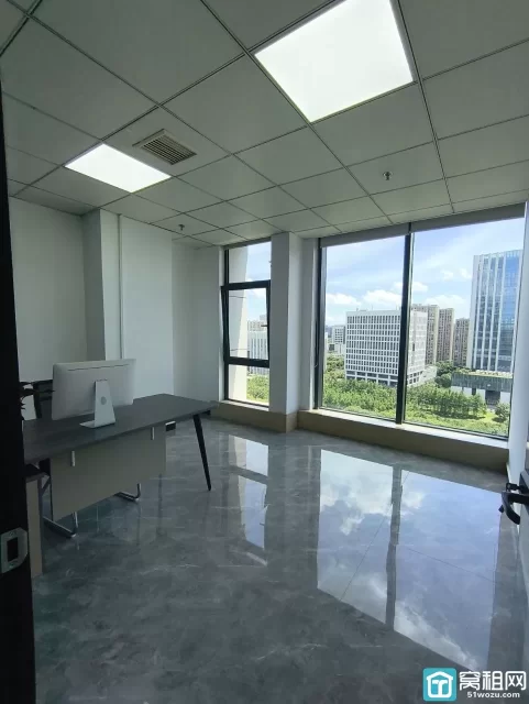 宁波高新区轿辰大厦80平米朝南办公室租金3100元/月出租