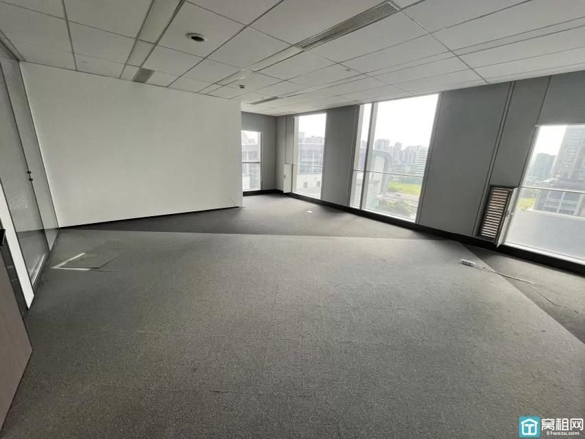 东部新城宁兴国贸大厦，635平  稳定客户 室内可以更改装修，双面采光落地窗，有上下水出租