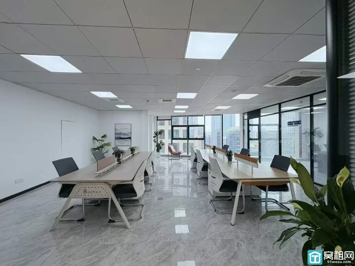 南部商务区泰康大厦215平带全套家具，3隔间员工区敞亮，采光通风俱佳