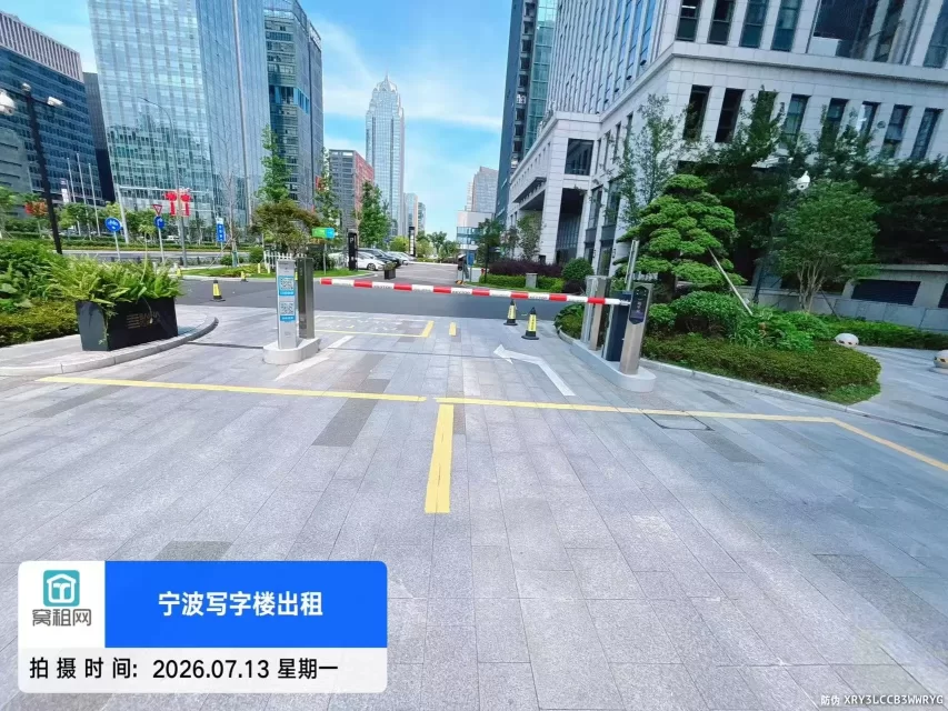 南部商务区3期百纳三禾大厦停车收费多少？