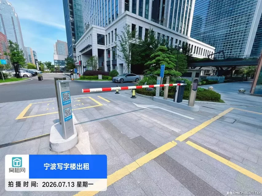 南部商务区3期百纳三禾大厦停车收费多少？