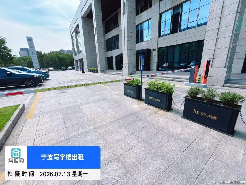 南部商务区3期天高三龙大厦停车如何收费?(图4) 南部商务区3期天高三龙大厦停车如何收费?(图4)