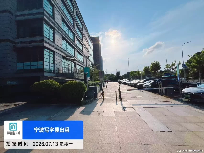 南部商务区红巨大厦停车收费(图2) 南部商务区红巨大厦停车收费(图3)