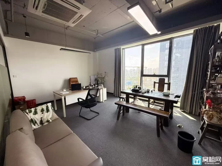 宁波鄞州区和荣大厦289平方朝西办公室特价1.38元出租
