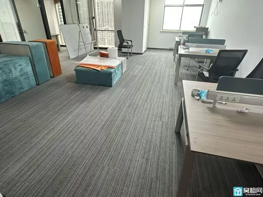 宁波鄞州区老江东·会展中心大厦面积：105m²  单价：1.1元/m²/天