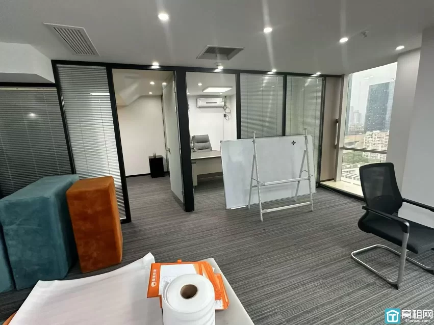 宁波鄞州区老江东·会展中心大厦面积：105m²  单价：1.1元/m²/天