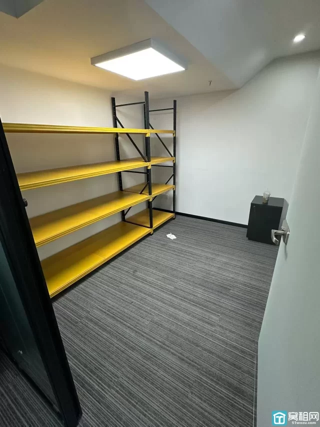 宁波鄞州区老江东·会展中心大厦面积：105m²  单价：1.1元/m²/天