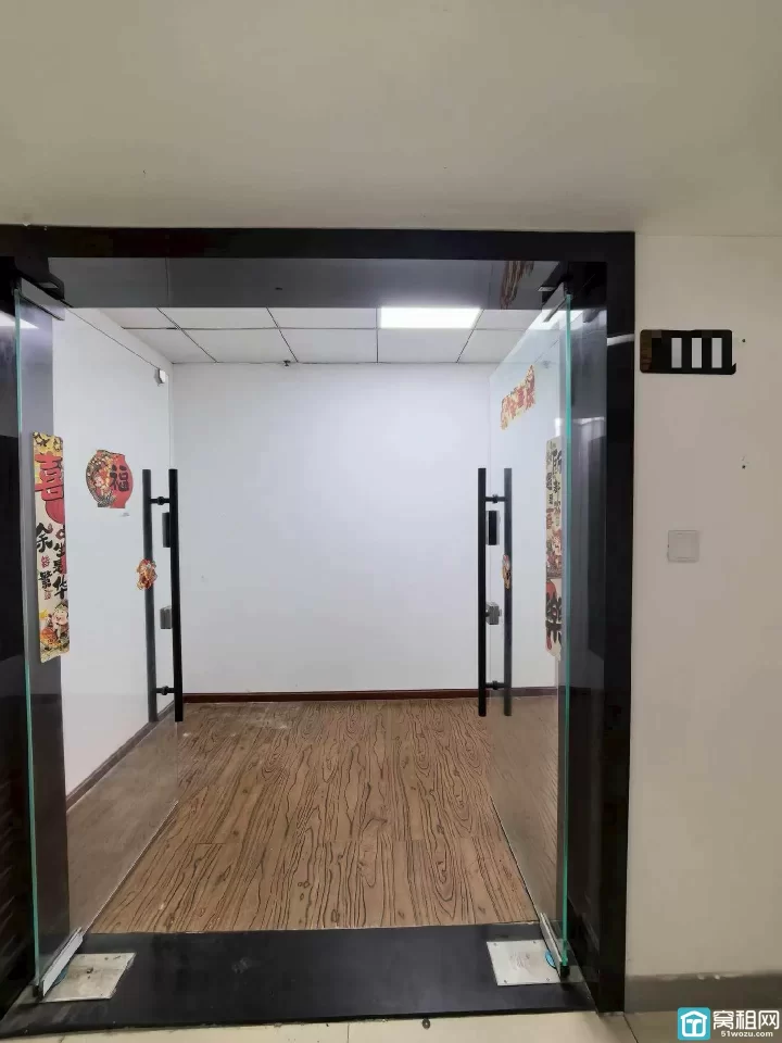 宁波海曙区丽园尚都A2座140平朝南，4个隔间，隔间可要求调整
