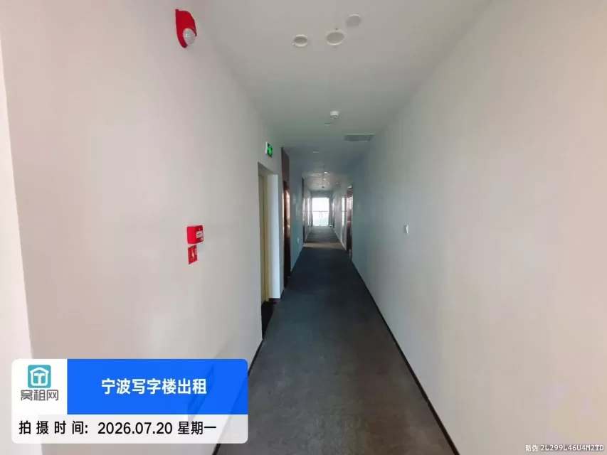 宁波杭州湾133.92平米精装修办公室招租月租金4073元