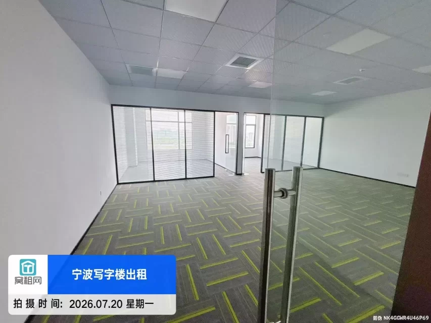 宁波杭州湾绿地智创中心出租面积127.36平米，3486元/月朝南办公室