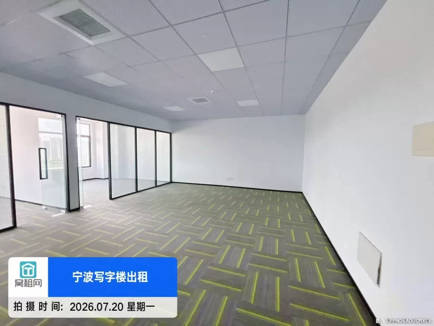 宁波杭州湾绿地智创中心出租面积127.36平米，3486元/月朝南办公室