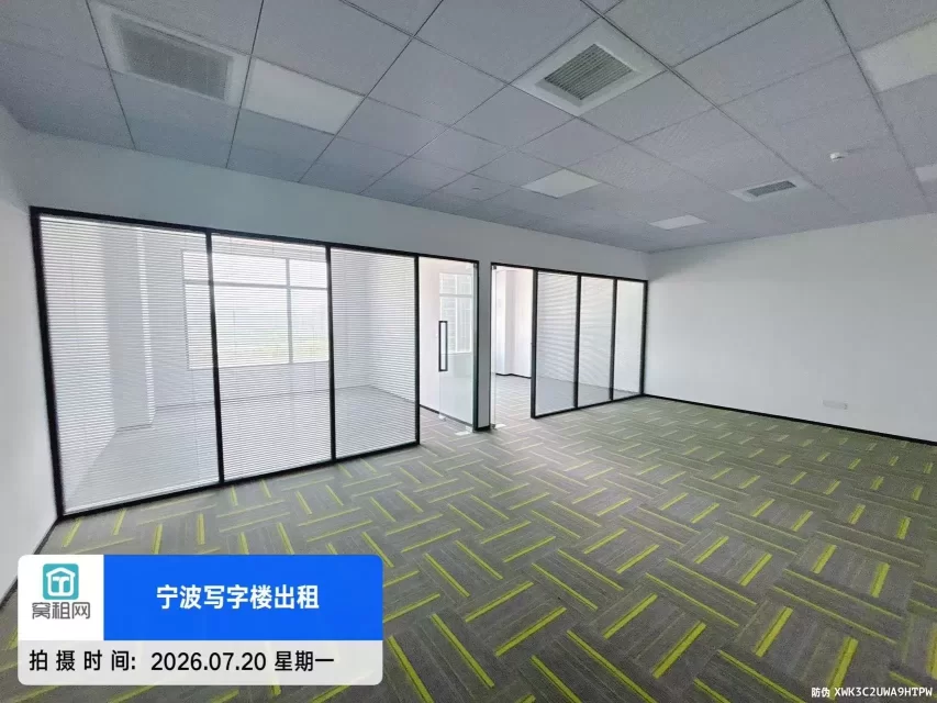 宁波杭州湾绿地智创中心出租面积127.36平米，3486元/月朝南办公室