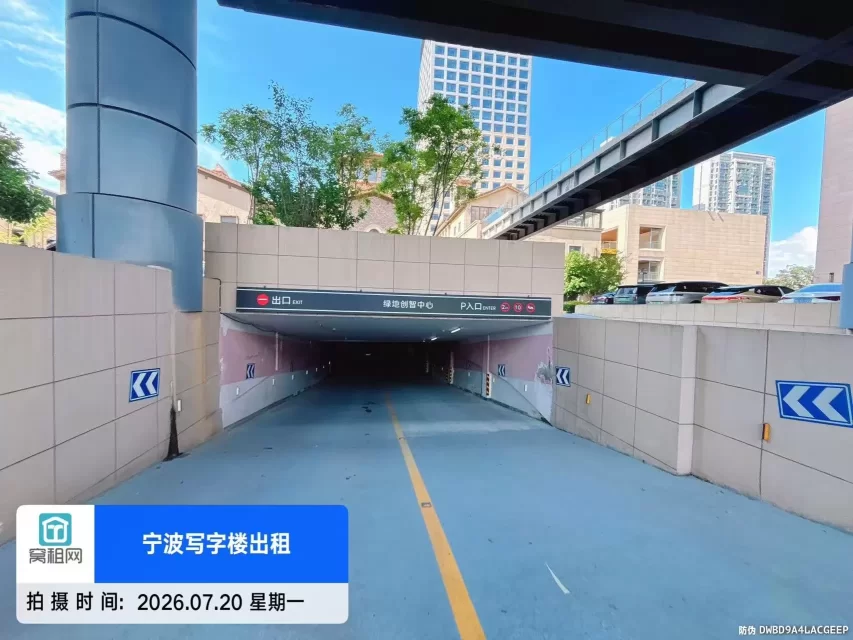宁波杭州湾新区绿地创智中心停车包月收费多少？