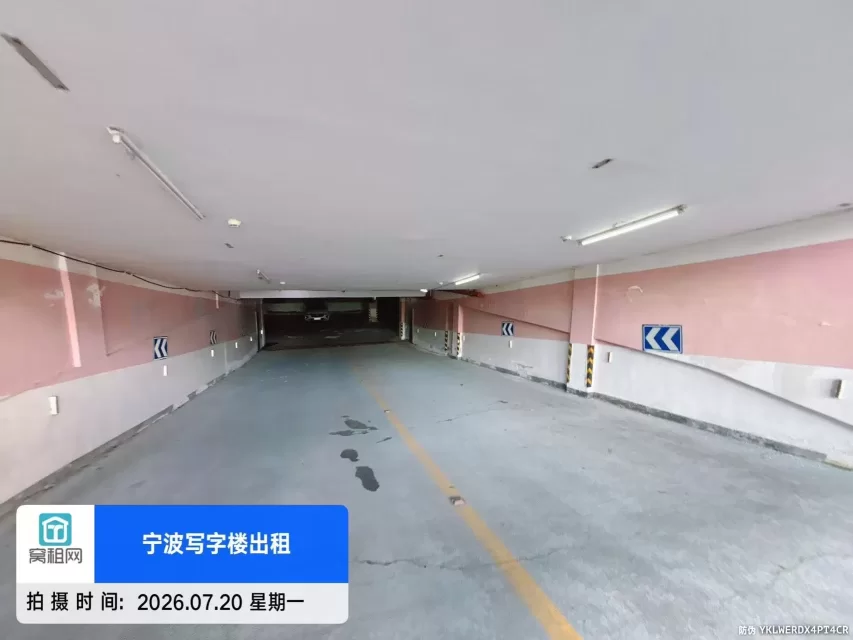 宁波杭州湾新区绿地创智中心停车包月收费多少？