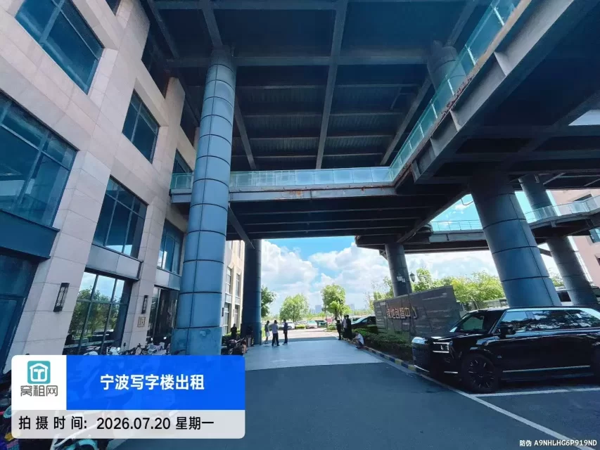 宁波杭州湾新区绿地创智中心停车包月收费多少？