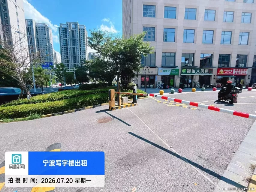 宁波杭州湾新区绿地创智中心停车包月收费多少？