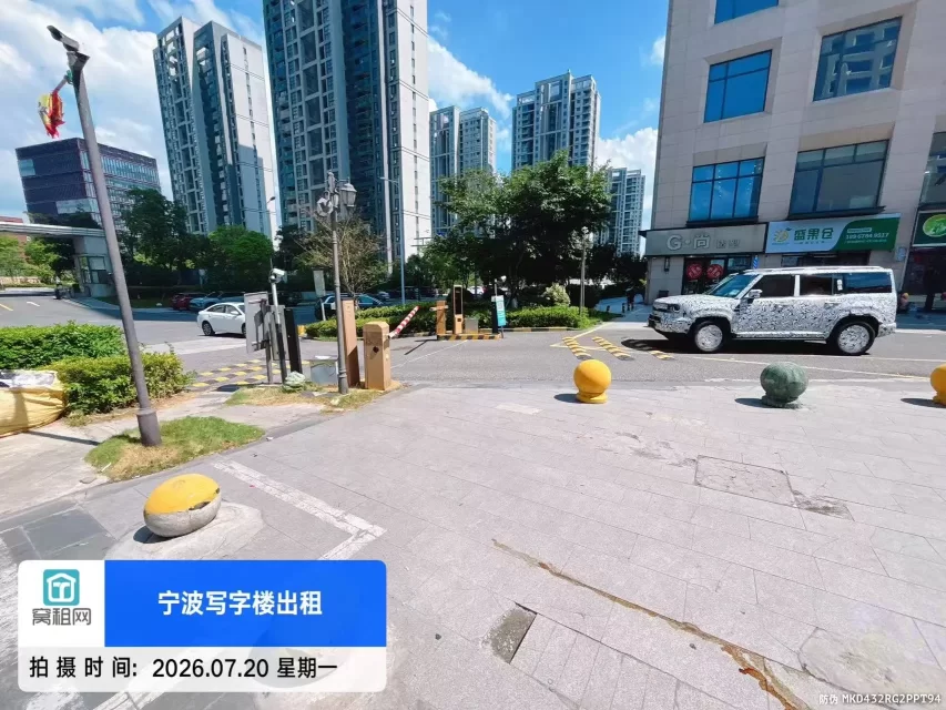 宁波杭州湾新区绿地创智中心停车包月收费多少？