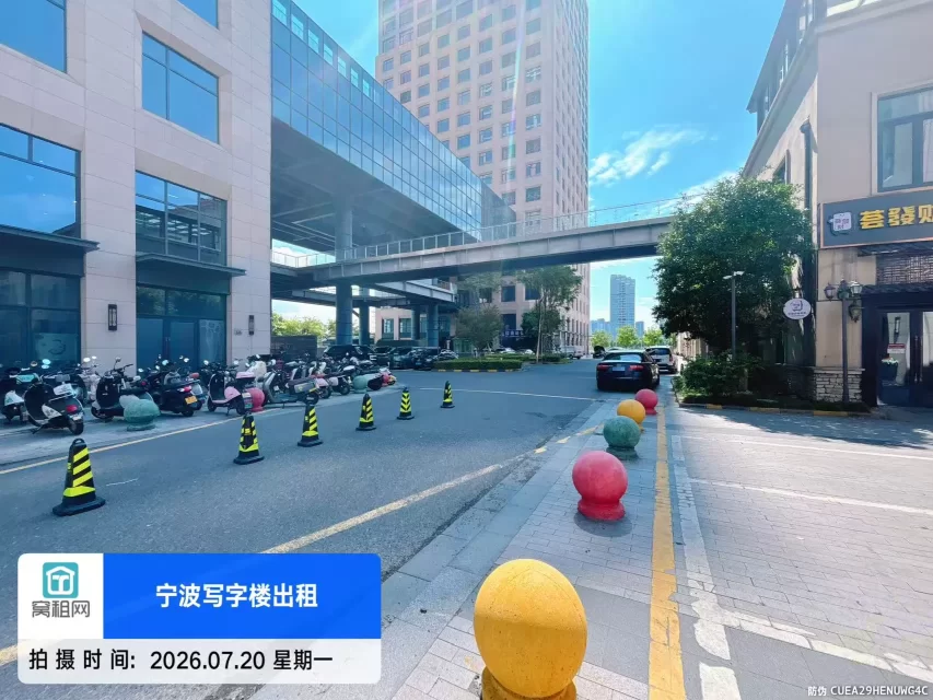 宁波杭州湾新区绿地创智中心停车包月收费多少？