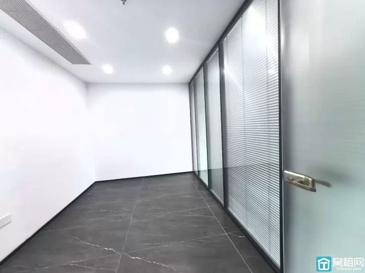 宁波东部新城新府银座110平瓷砖地面+2个办公隔间出租