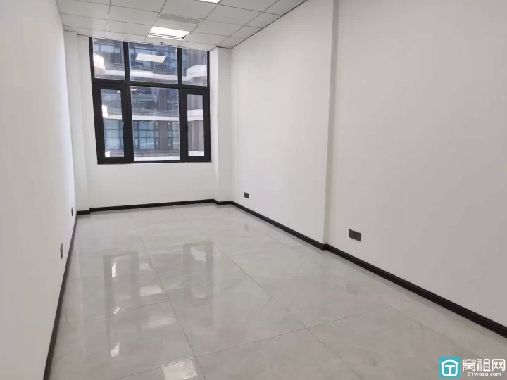 宁波江北前洋长兴路地铁口云汇中心42平米办公室出租月租金1800元