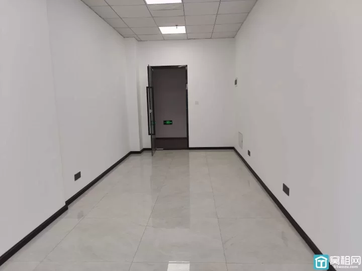 宁波江北前洋长兴路地铁口云汇中心42平米办公室出租月租金1800元