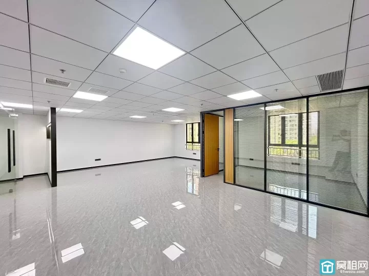 宁波海曙区高校归谷园111平，全新精装，一隔间，独立空调出租