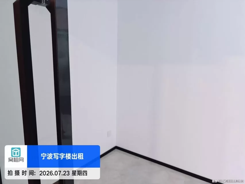 宁波东部新城浙江创新中心110平米朝南办公室出租2个隔间