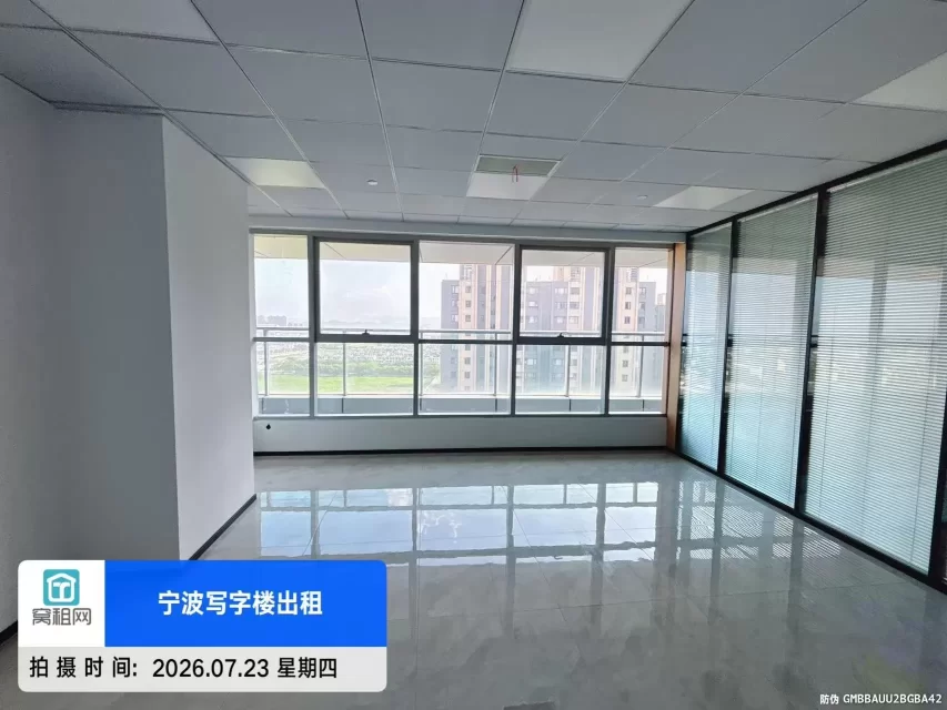 宁波东部新城浙江创新中心110平米朝南办公室出租2个隔间