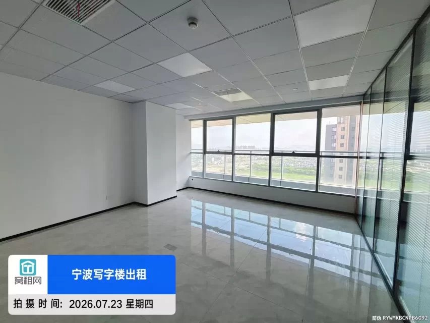 宁波东部新城浙江创新中心110平米朝南办公室出租2个隔间