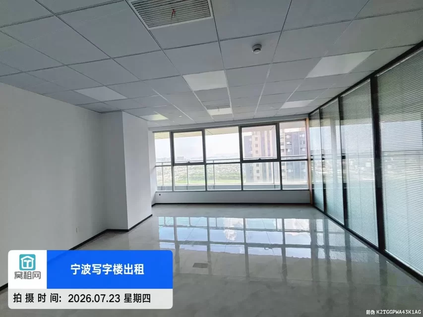 宁波东部新城浙江创新中心110平米朝南办公室出租2个隔间