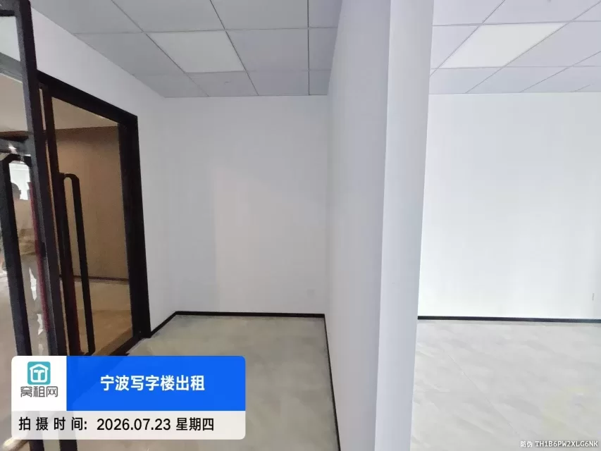 宁波东部新城浙江创新中心110平米朝南办公室出租2个隔间