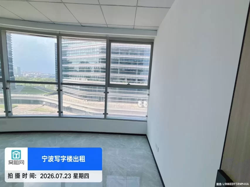 宁波东部新城7号线地铁口小面积浙江创新中心OPC办公室出租1600元