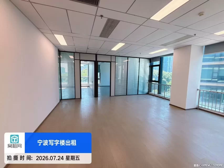 宁波江北宝龙广场对面179.56平米精装修好2个隔间办公室租金1.15元/平米/天