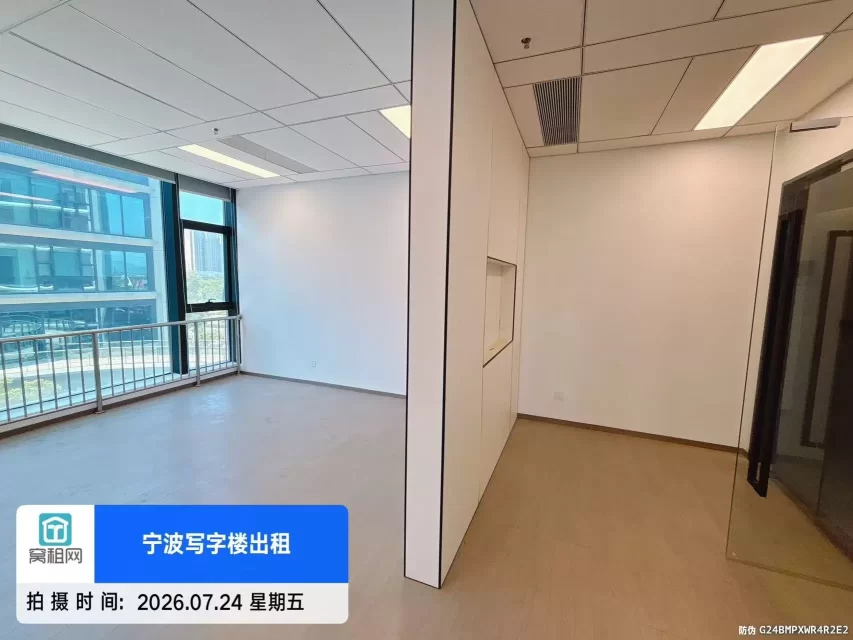 宁波江北宝龙广场对面179.56平米精装修好2个隔间办公室租金1.15元/平米/天