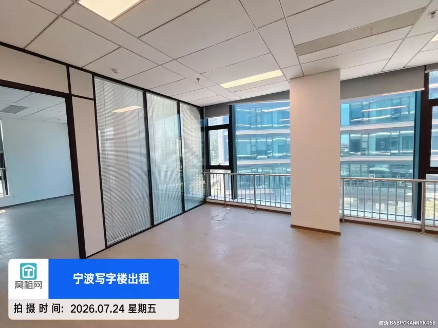 宁波江北宝龙广场对面179.56平米精装修好2个隔间办公室租金1.15元/平米/天