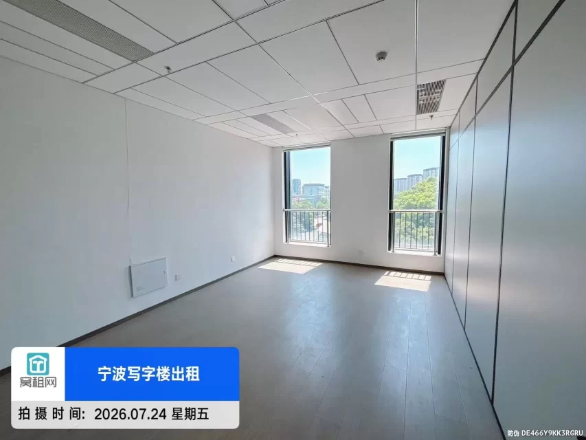 宁波江北宝龙广场对面179.56平米精装修好2个隔间办公室租金1.15元/平米/天