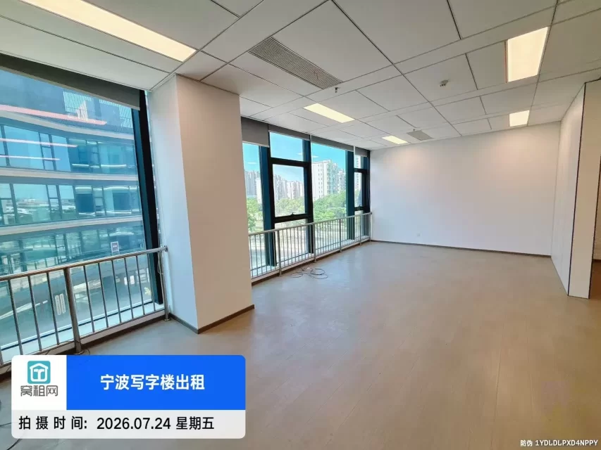 宁波江北宝龙广场对面179.56平米精装修好2个隔间办公室租金1.15元/平米/天