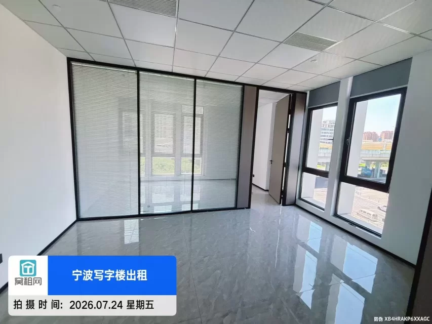 宁波江北写字楼2800元一个出租精装修办公室面积有72平米有隔间可以注册退税