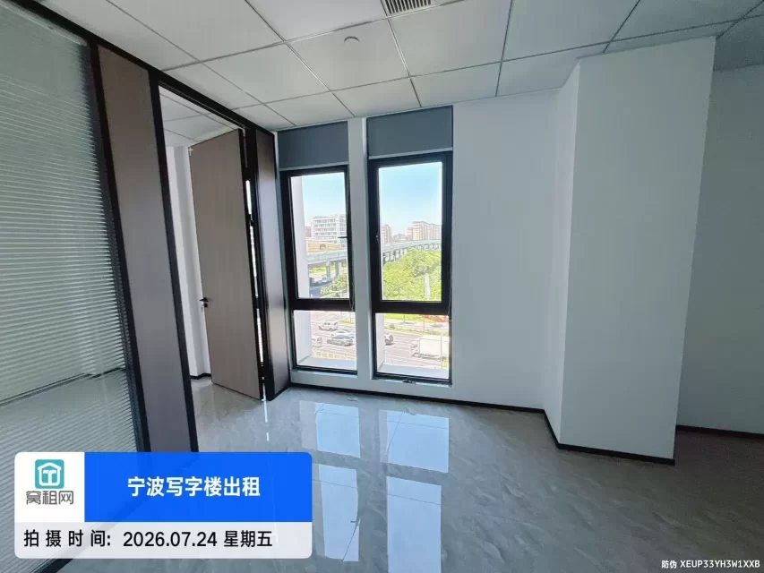 宁波江北写字楼2800元一个出租精装修办公室面积有72平米有隔间可以注册退税