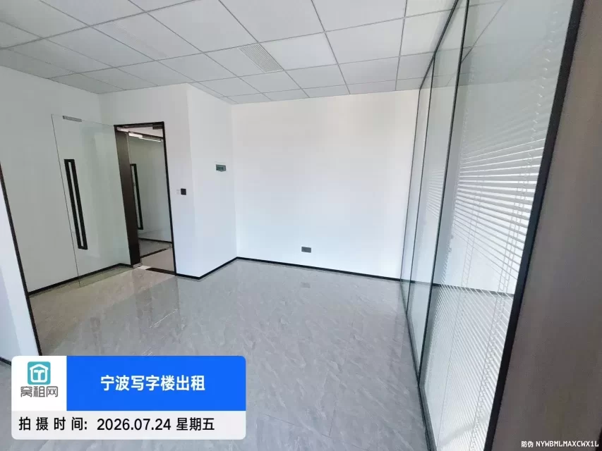 宁波江北写字楼2800元一个出租精装修办公室面积有72平米有隔间可以注册退税