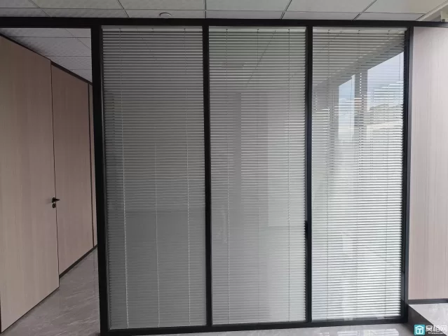 鄞州区乐橙荟5号线地铁口110平方精装修2个隔间，朝南大落地窗，租金5500一个月