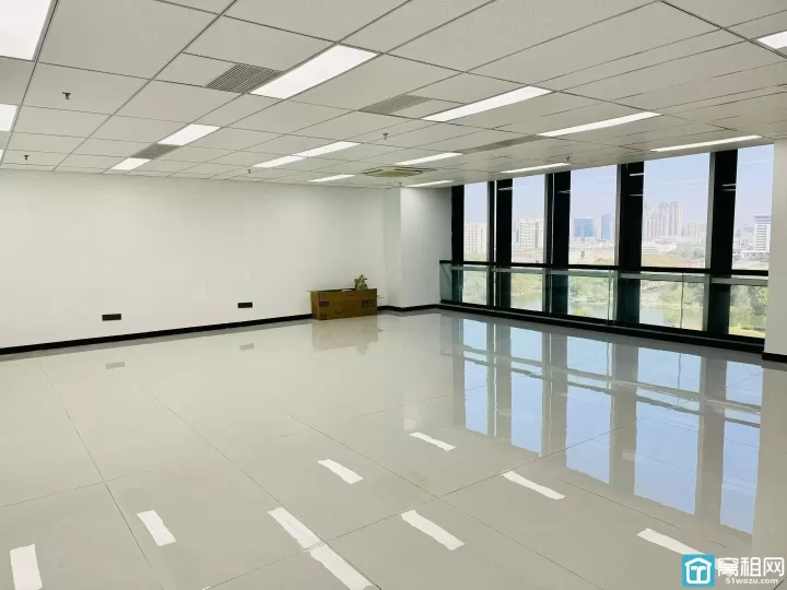 奥克斯大厦面积268平，南北朝向，朝北望鄞州公园租金8888元/月