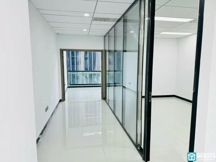 奥克斯大厦面积268平，南北朝向，朝北望鄞州公园租金8888元/月