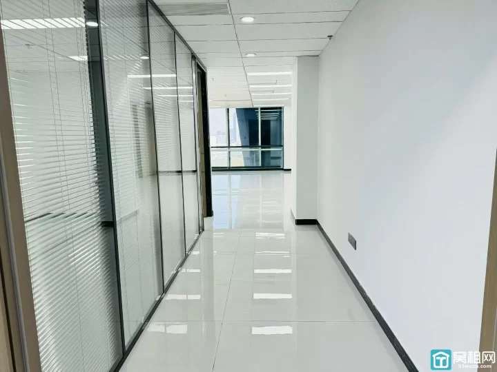 奥克斯大厦面积268平，南北朝向，朝北望鄞州公园租金8888元/月