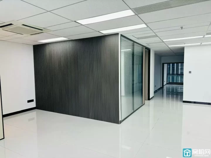 奥克斯大厦面积268平，南北朝向，朝北望鄞州公园租金8888元/月