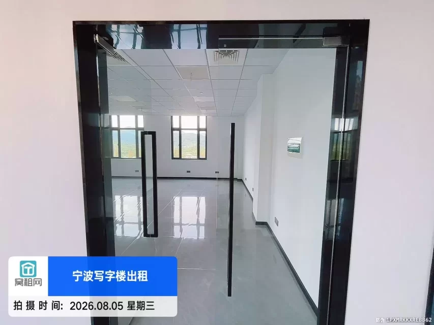 宁波北仑区华庭商务大厦65平米精装修办公室出租朝南
