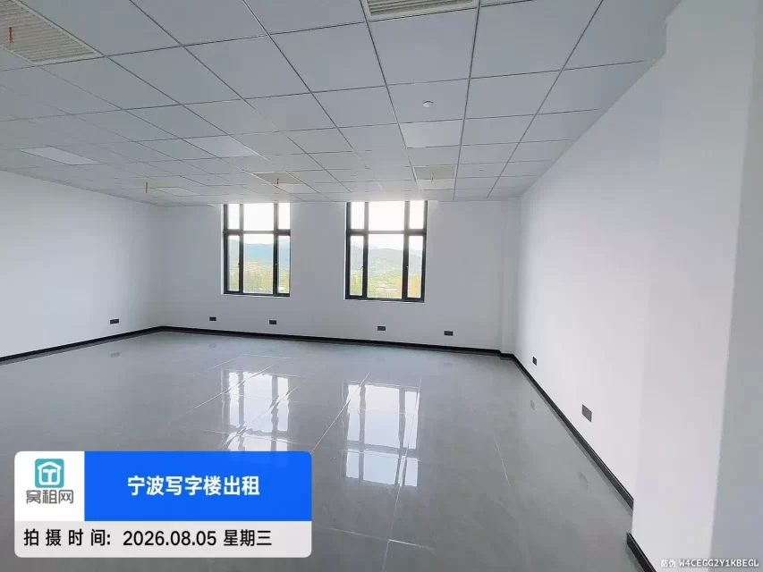 宁波北仑区华庭商务大厦65平米精装修办公室出租朝南