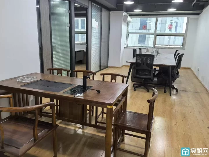 宁波7号线新天路地铁口新天地商务楼 100平办公室出租3200元/月